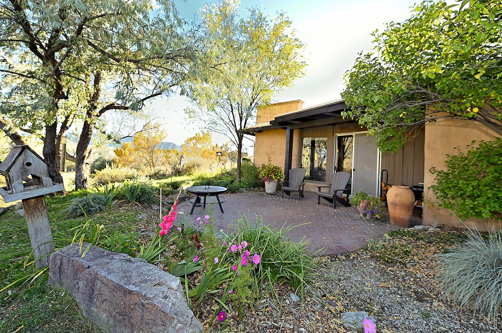taos patio new mexico dos rios