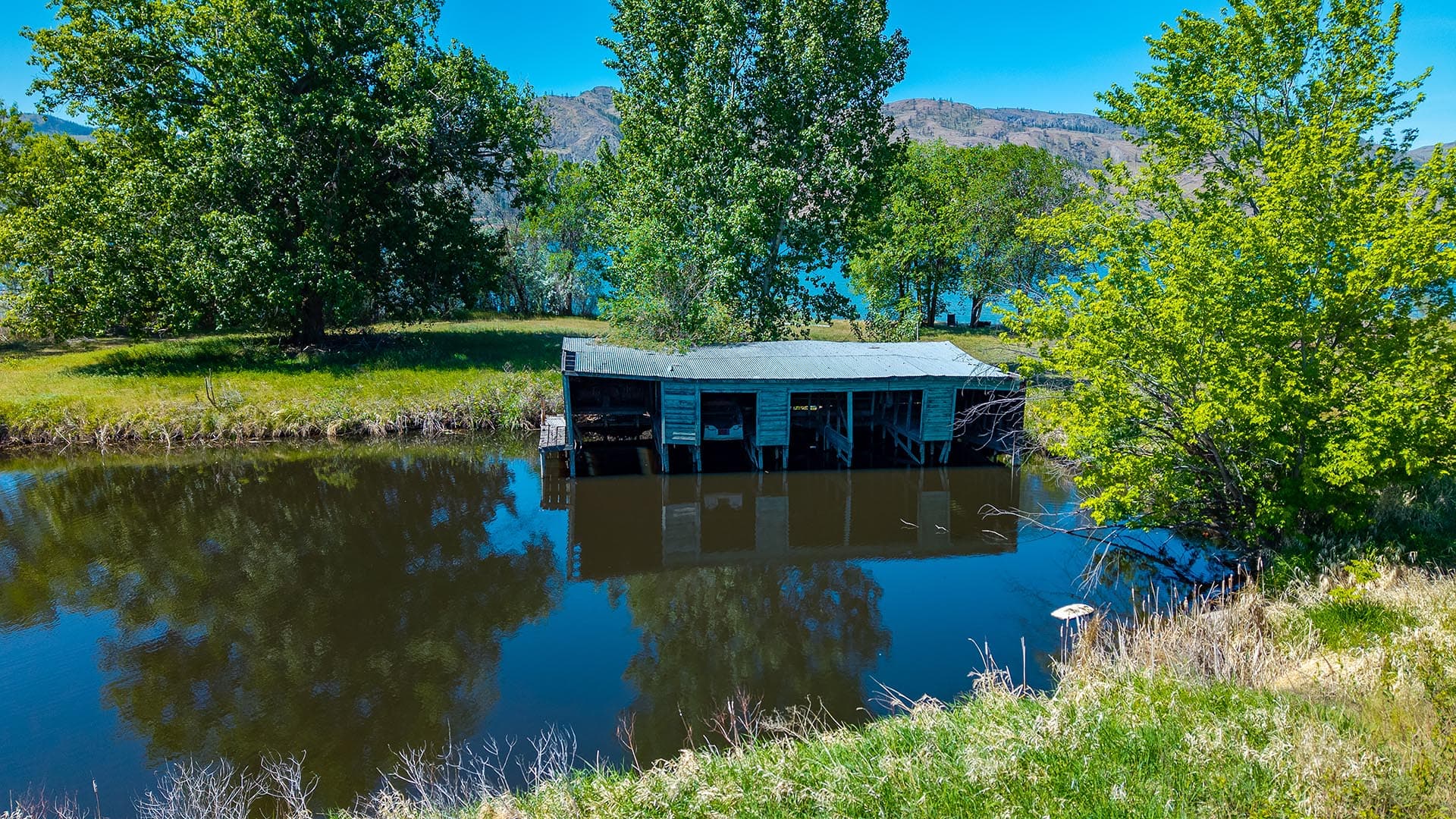 osoyoos lake private estate washington orchard bay