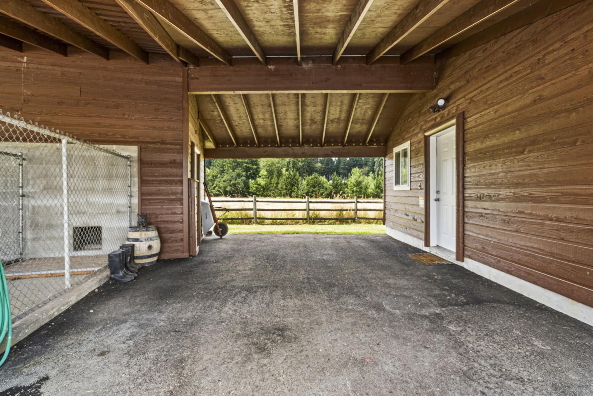 Acreage Estate With Kennels Washington Still Water Retreat