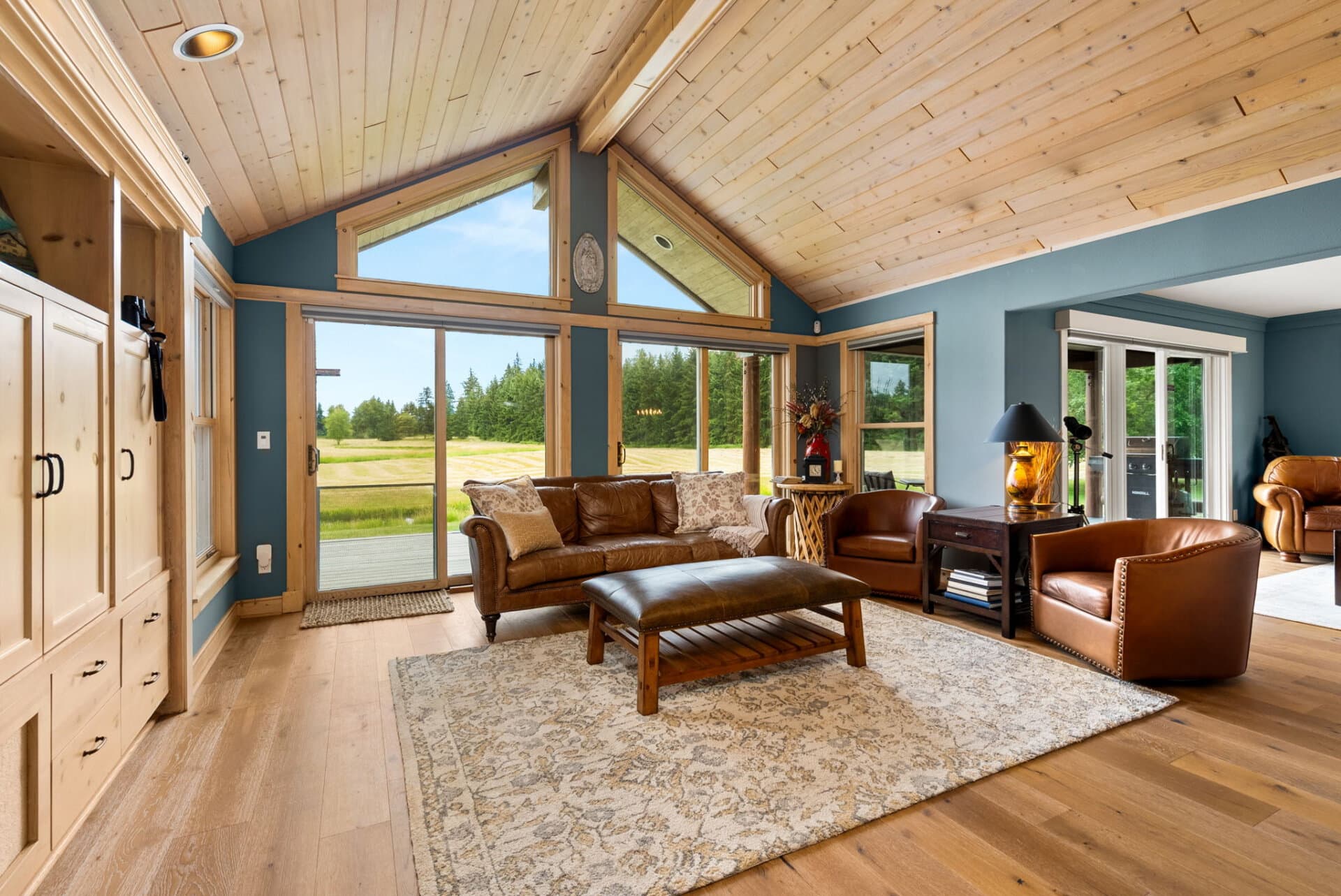 Private Estate With Grand Living Spaces Washington Still Water Retreat