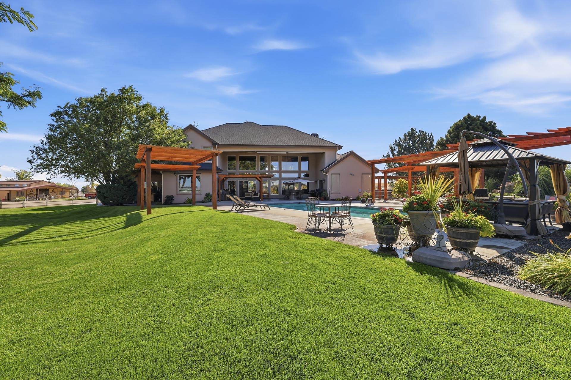 custom hilltop home idaho rockn a ranch
