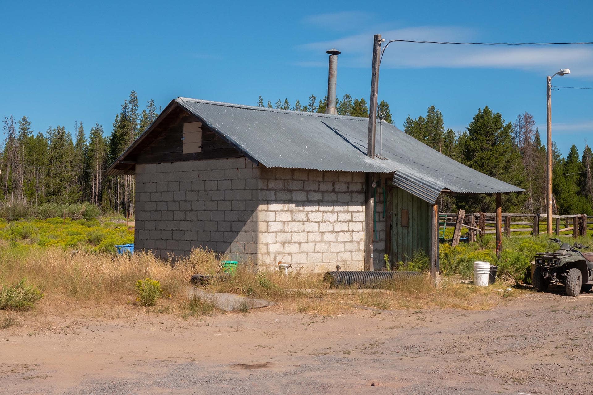 old building oregon bar y ranch & pivots