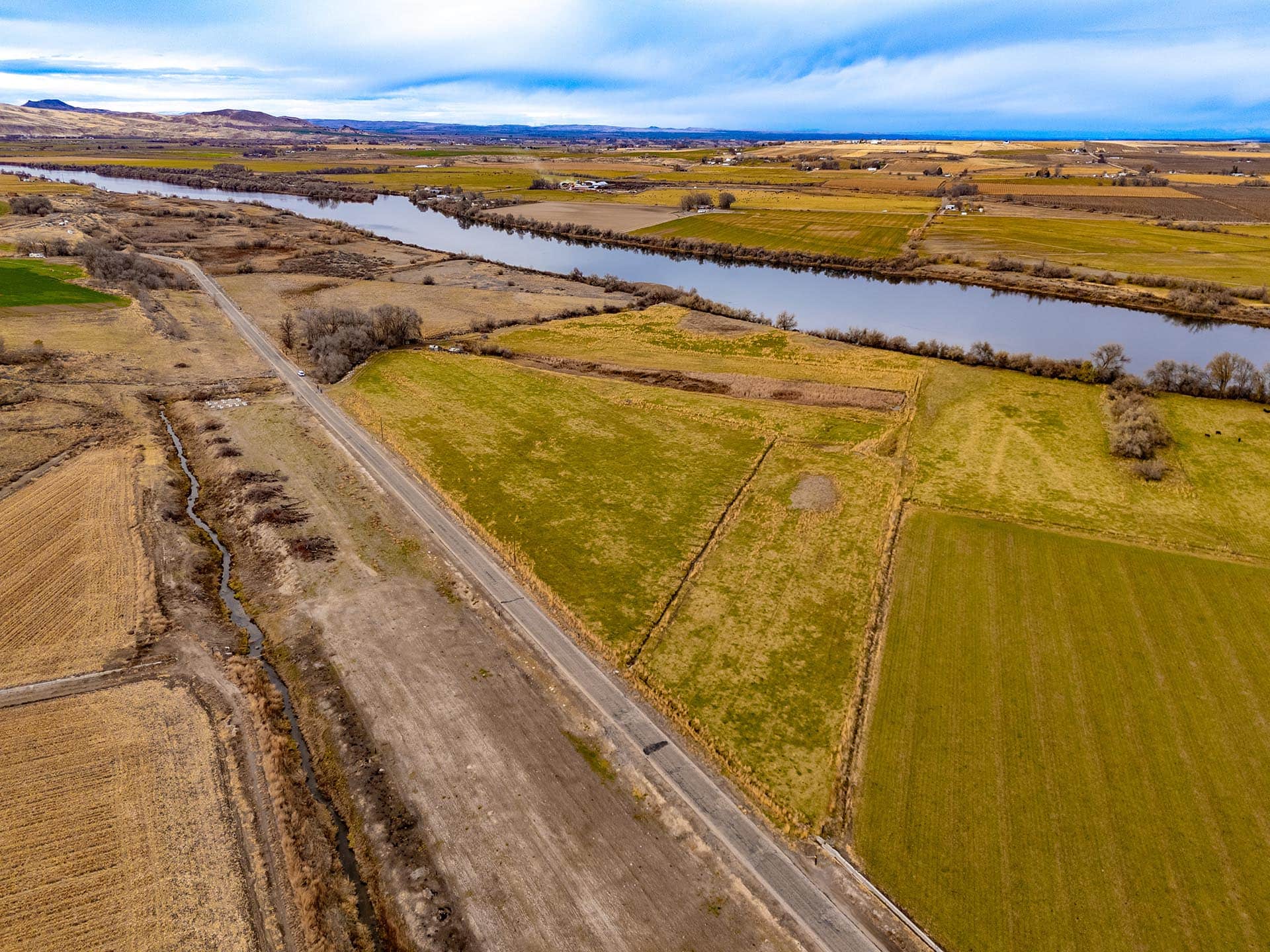 pasture hunting deer elk idaho snake river waterfront farm