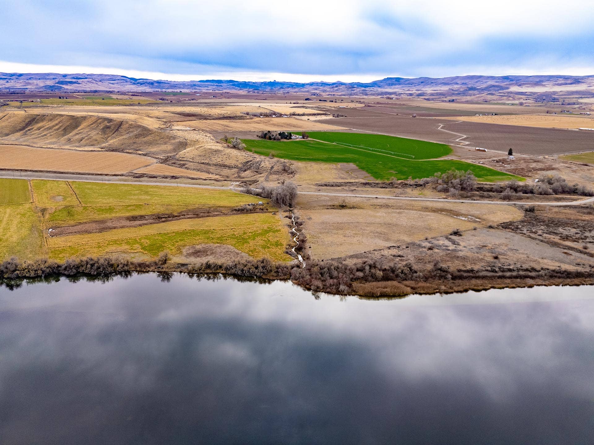 privacy escape fishing hunting idaho snake river waterfront farm