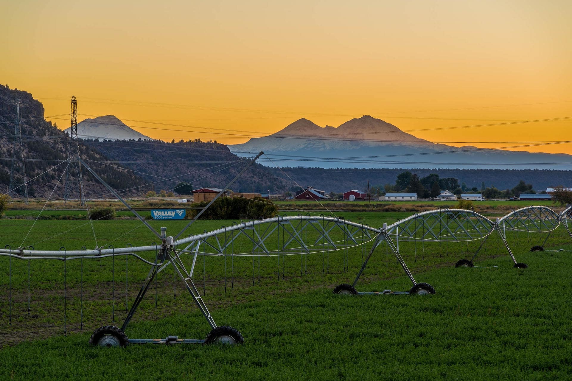 cascade mountain views oregon crooked river legacy ranch