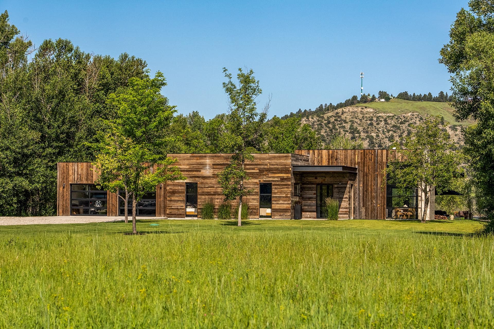 modern home with open field for sale montana stillwater-yellowstone confluence ranch