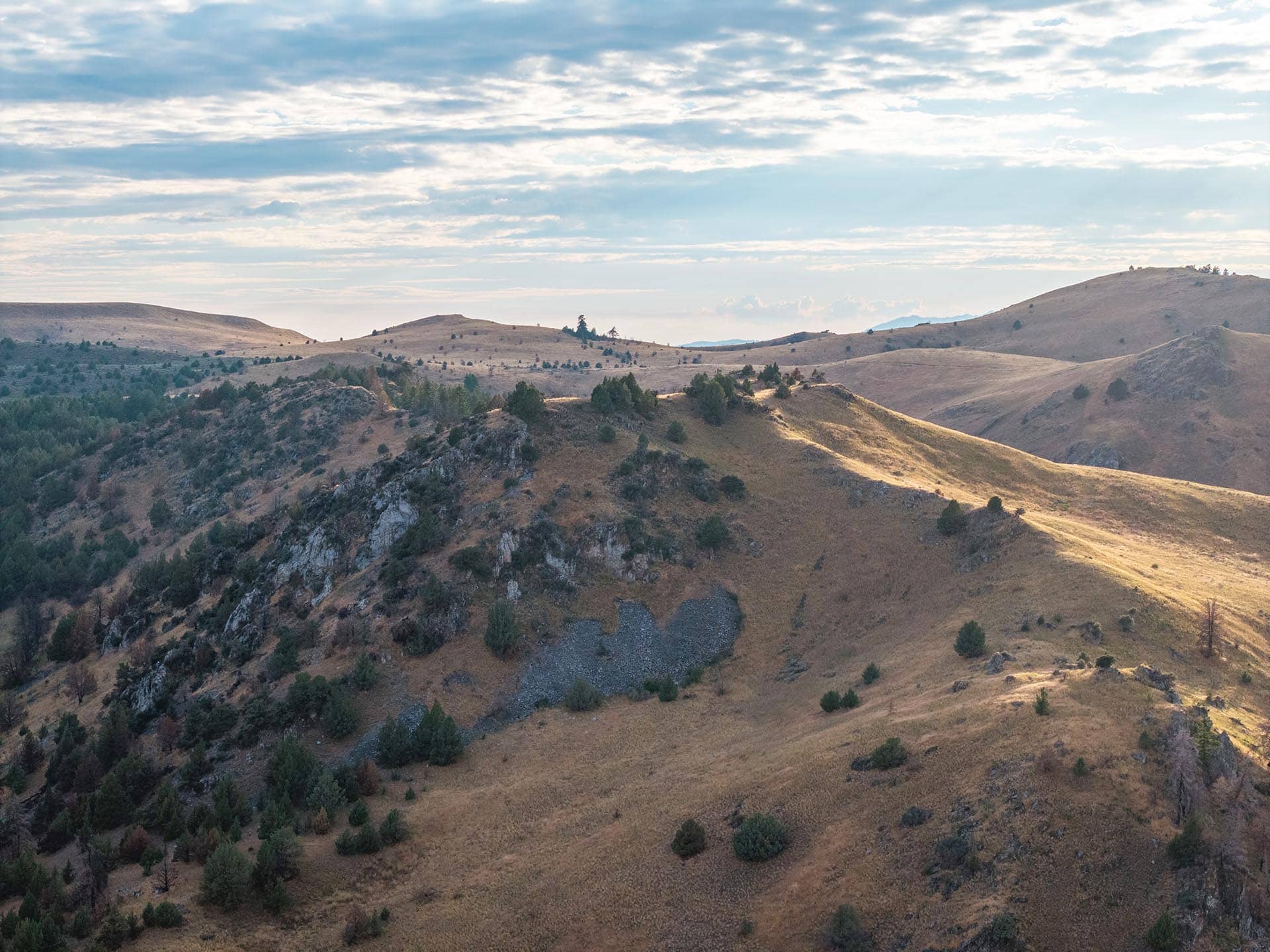 rocky outcrops and sparse timber hunting sporting property for sale oregon powell creek ranch