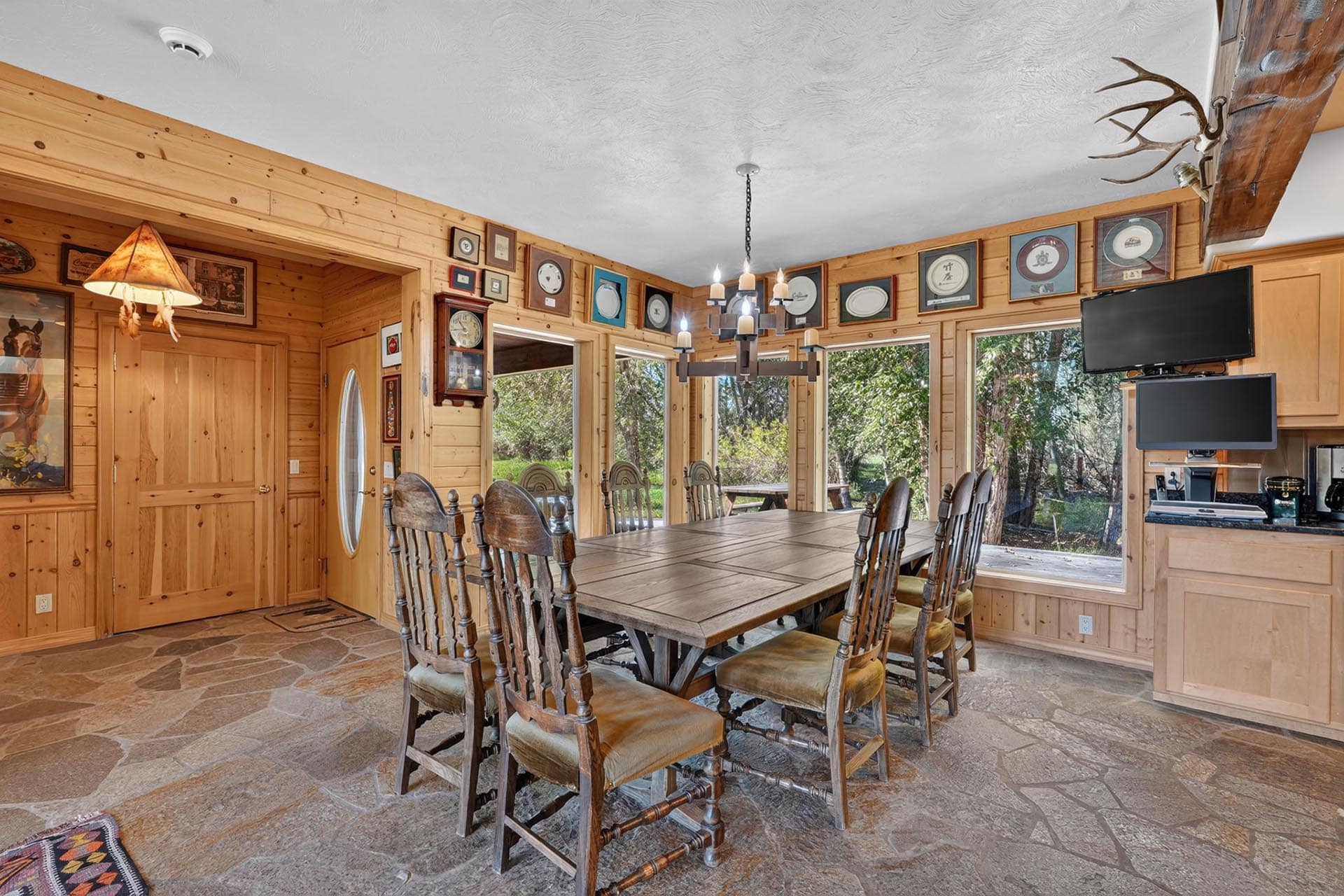 Large Dining Room Idaho Circle RG Ranch.