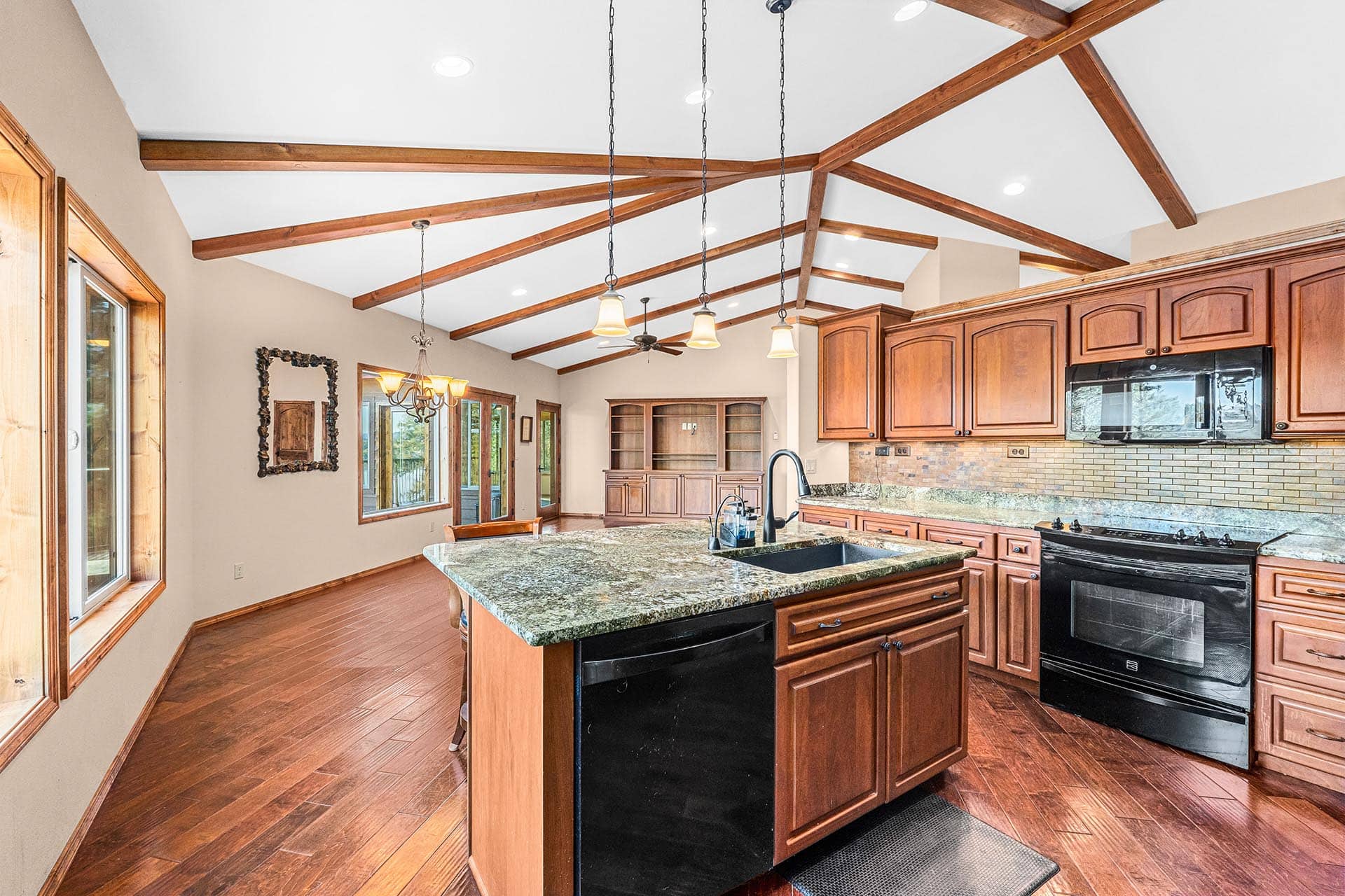 Open Kitchen Washington Curlew Lake House