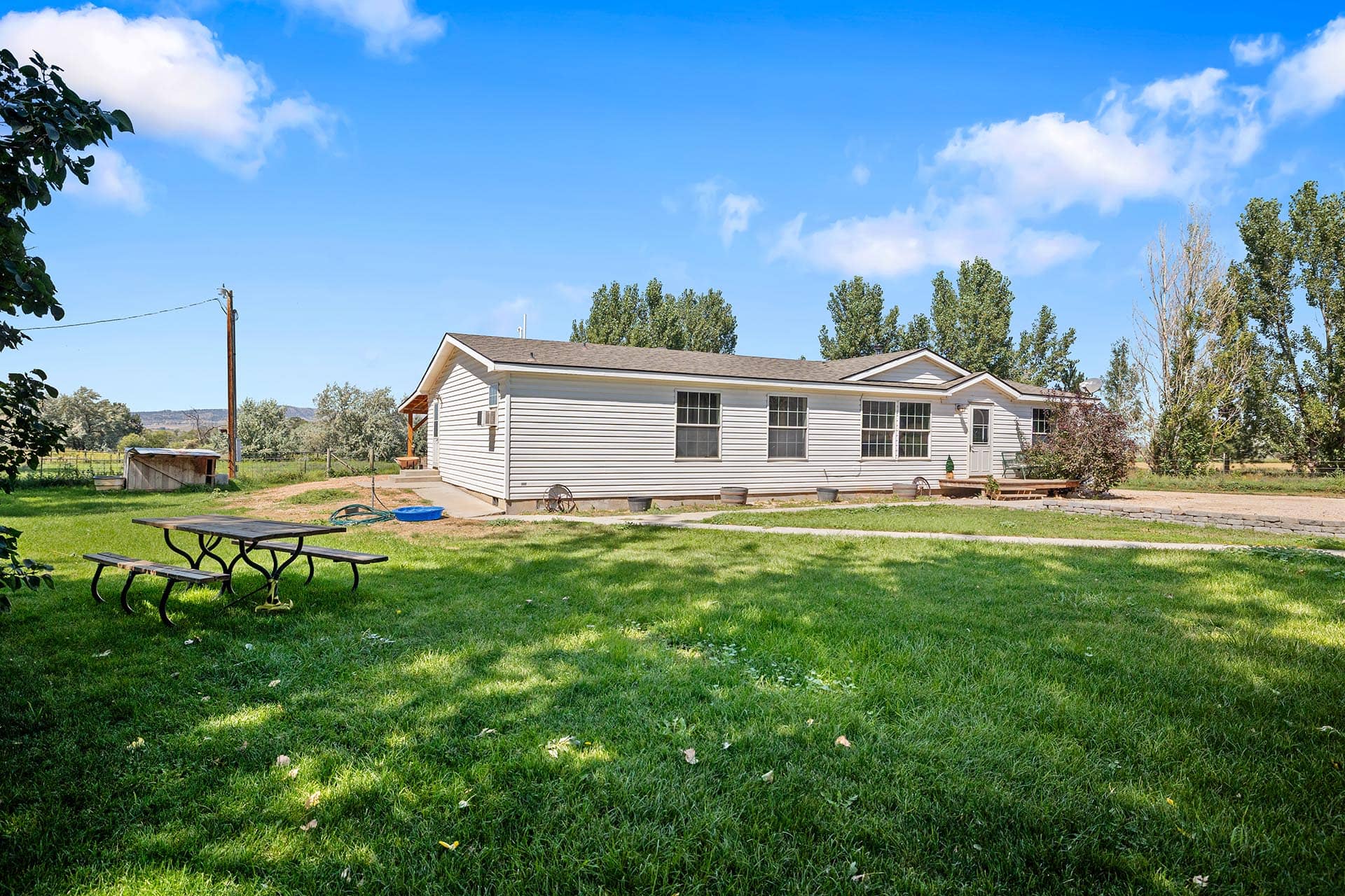 front of house 2 Montana Clarks Fork Waterfowl Camp