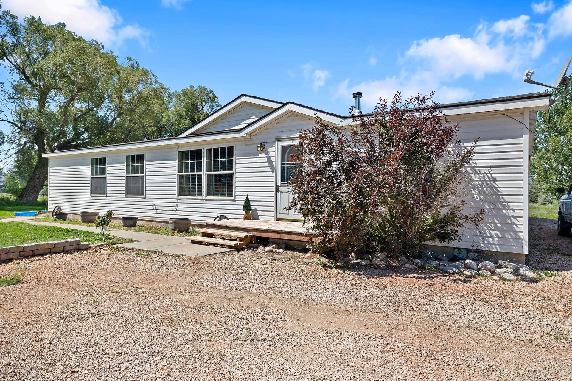 front of house Montana Clarks Fork Waterfowl Camp