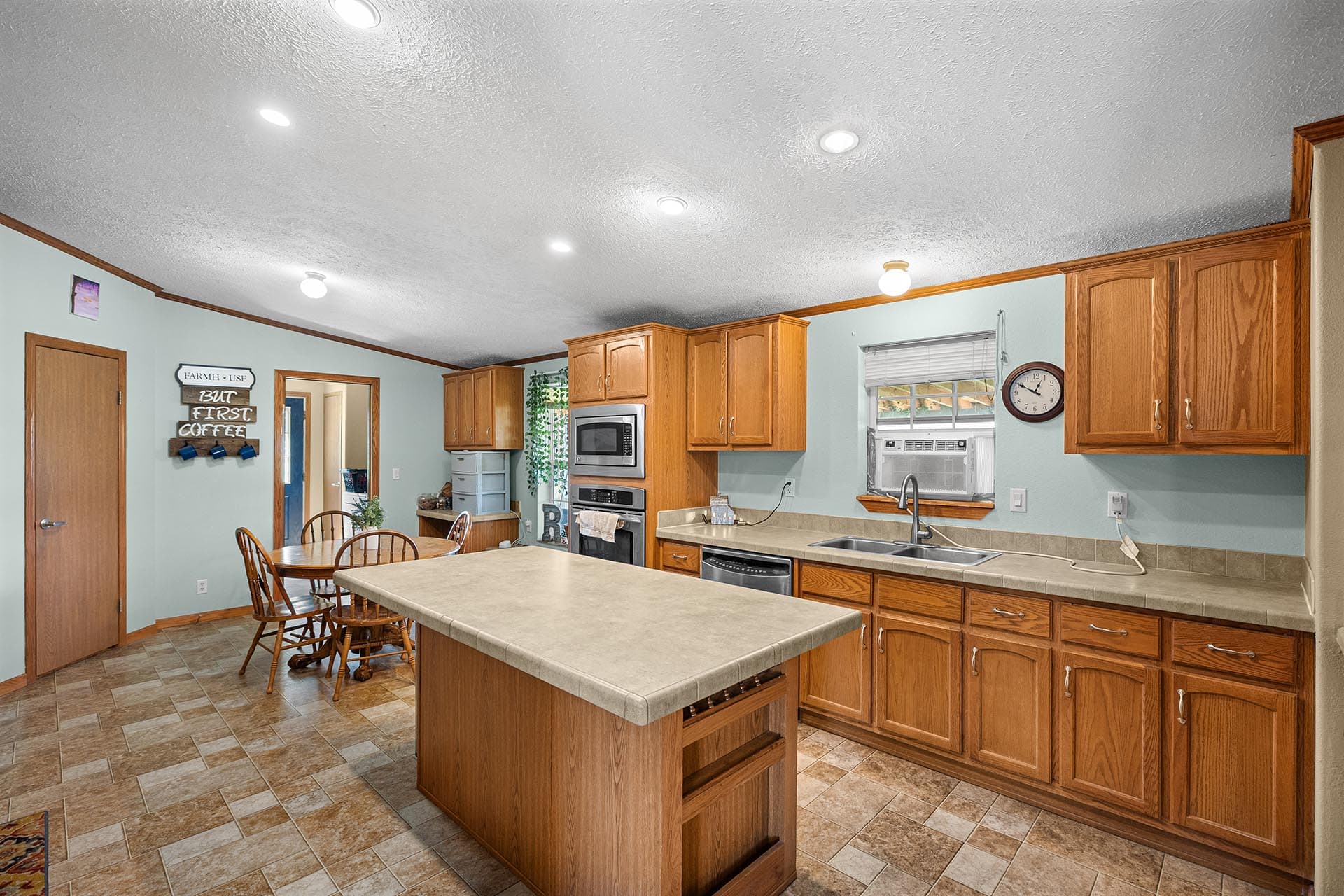 island and cabinets Montana Clarks Fork Waterfowl Camp