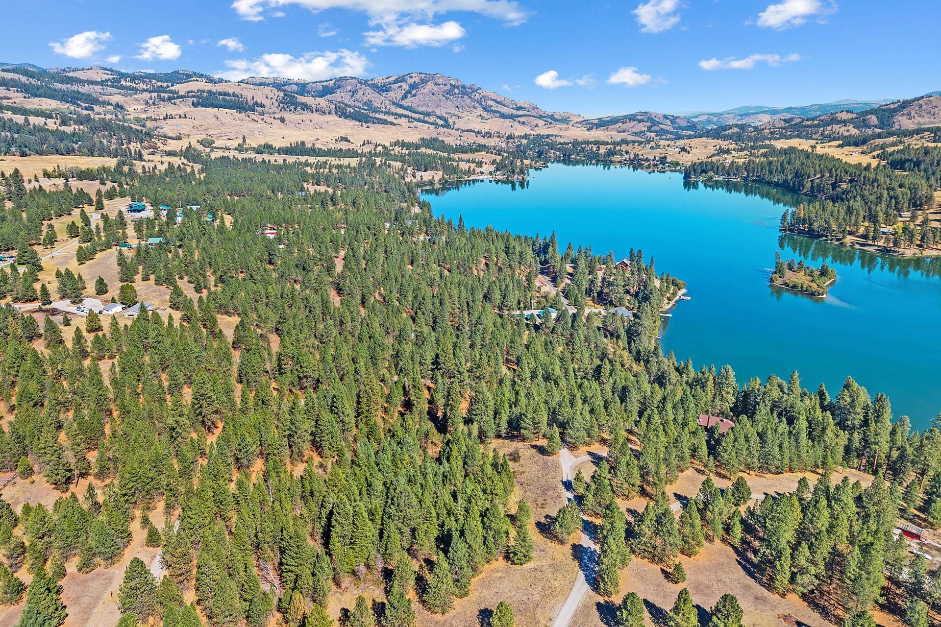 lakefront estate republic washington curlew lake house