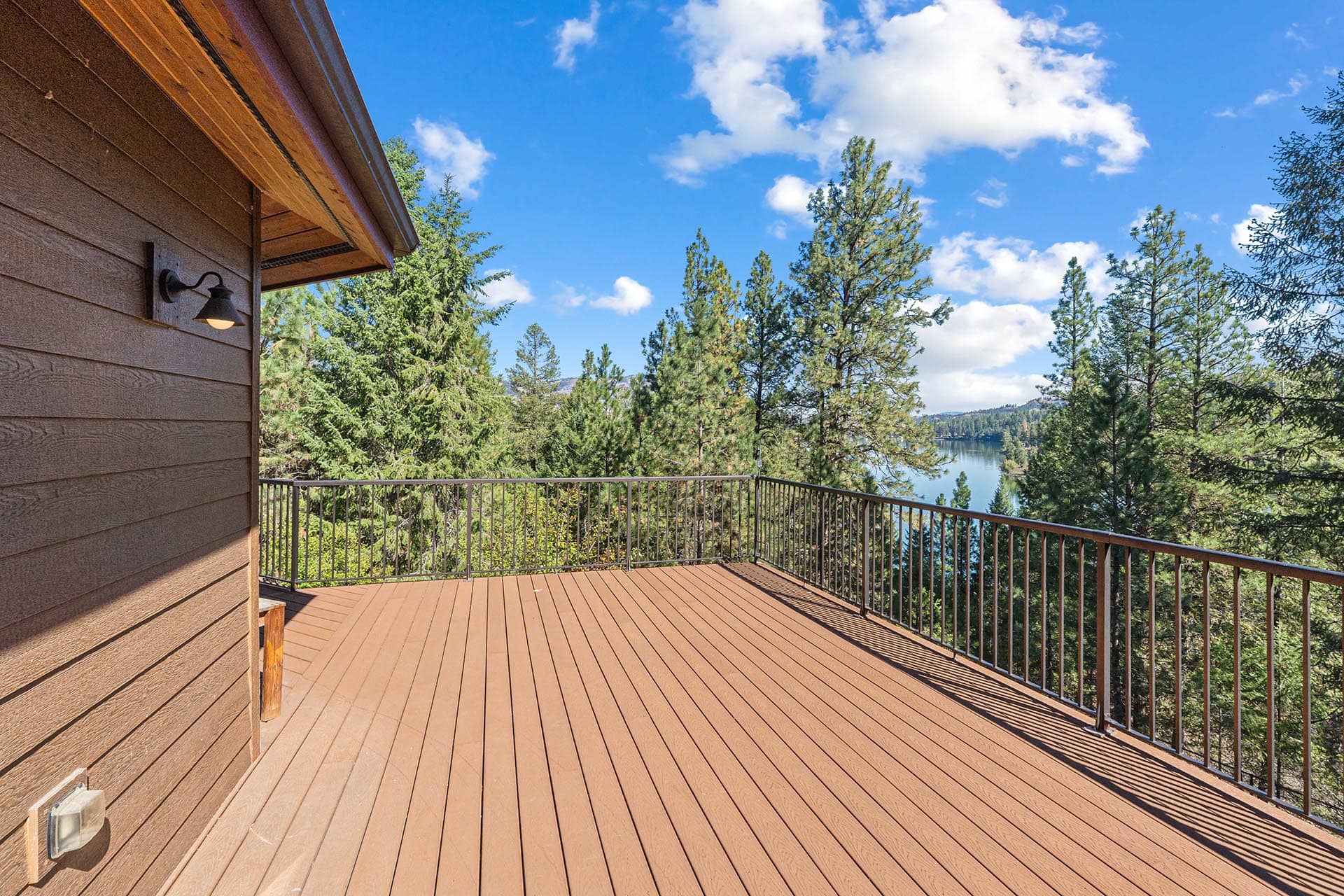 lakefront home with garage washington curlew lake house