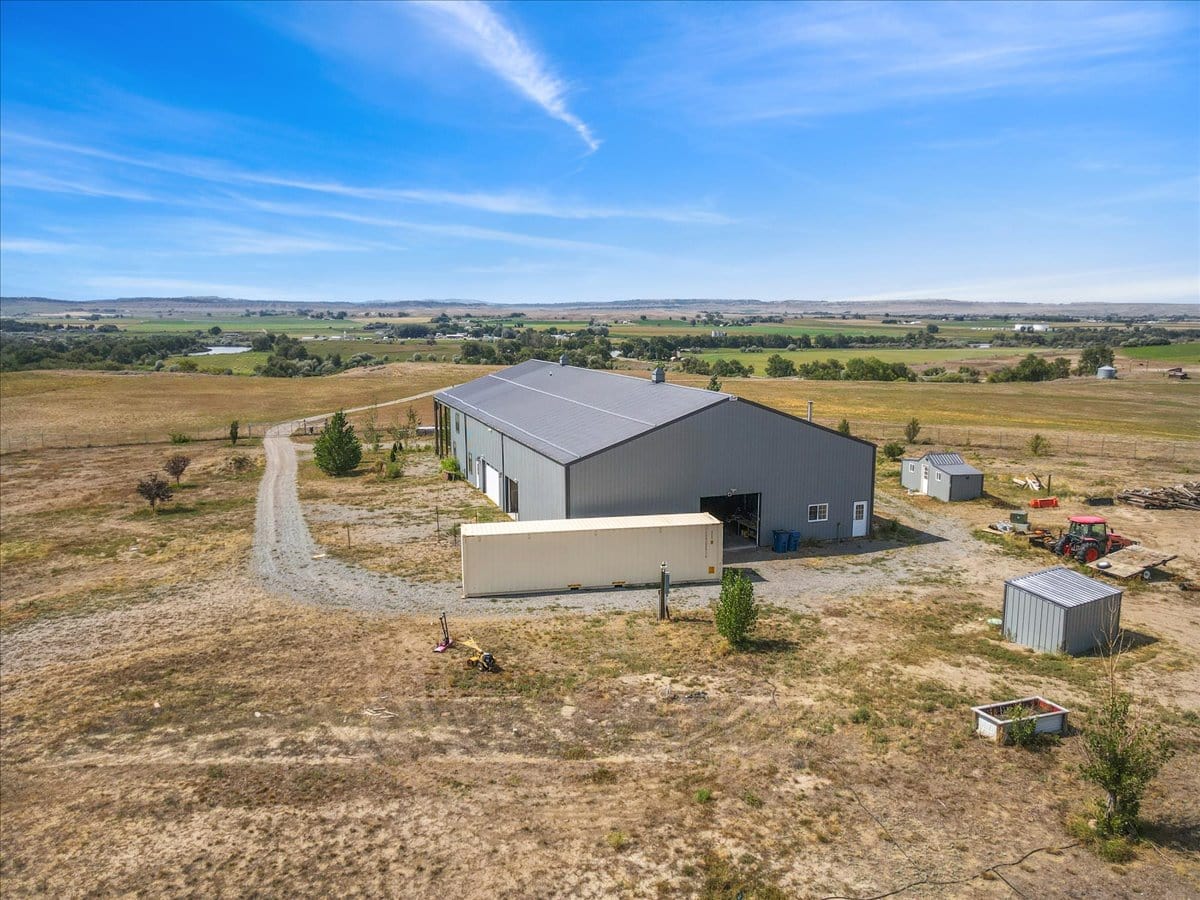 Clarks Fork Barndo with acres and views Montana Clarks Fork of the Yellowstone Overlook