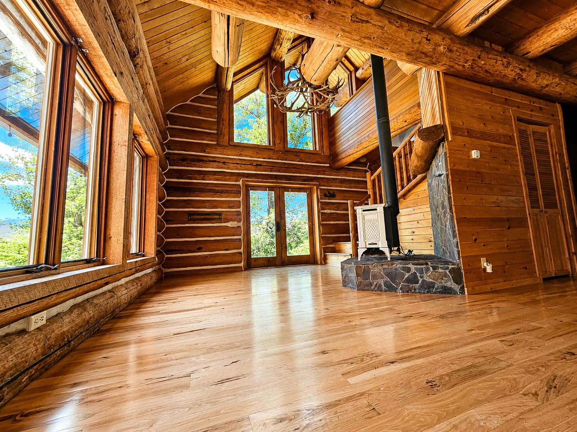 classic log home Idaho North Fork Meadows