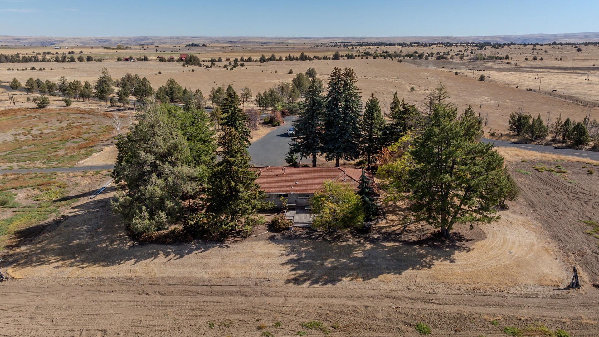 farmhouse with shop and hay barn for sale oregon mt hood horizon ranch