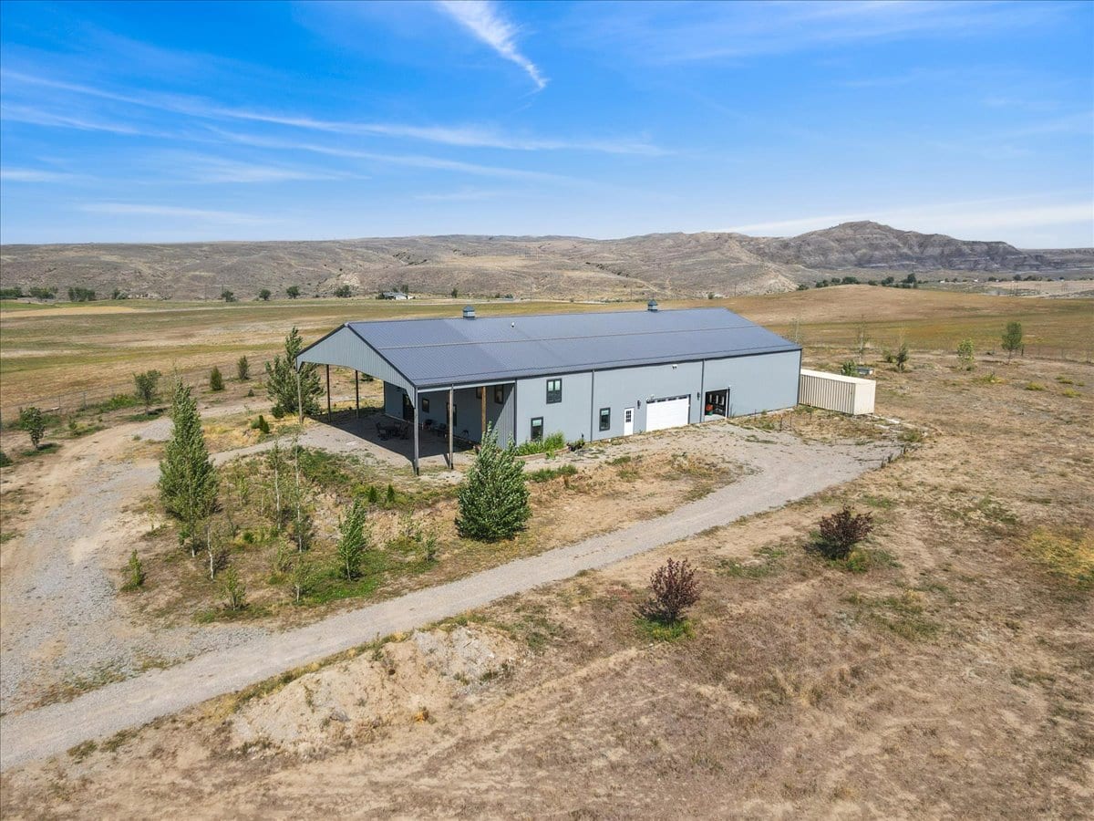house with acreage pryor mountains Montana Clarks Fork of the Yellowstone Overlook