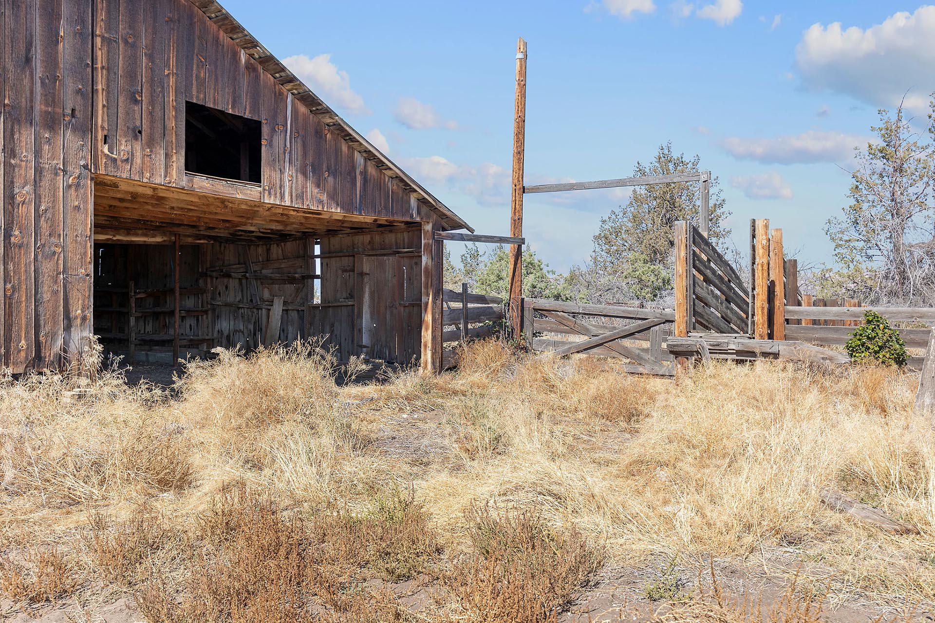 maupin oregon ranch with farmhouse and barns mt hood horizon ranch