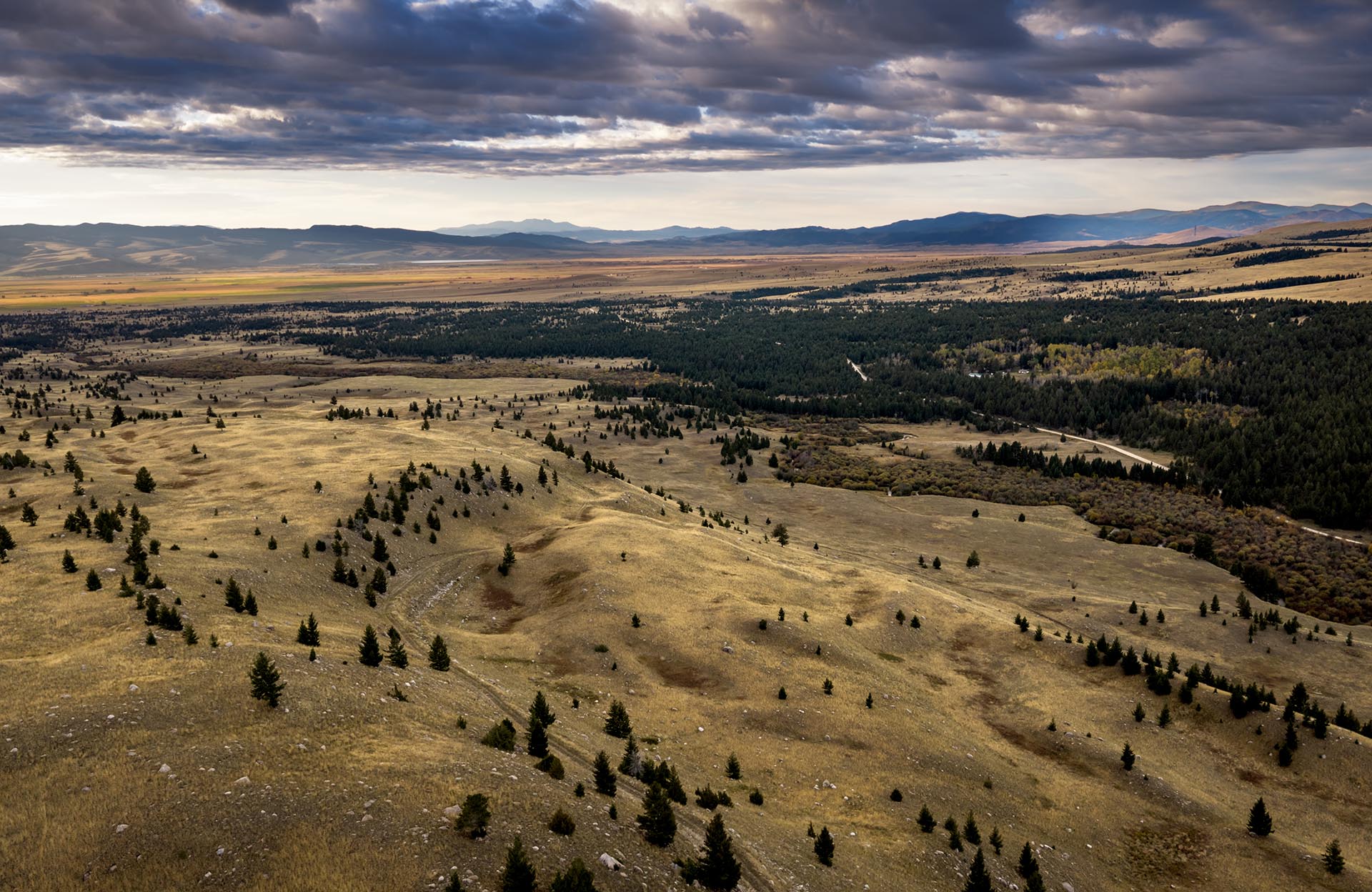 scenic mountain valley with autum colors montana dempsey lakes cattle ranch